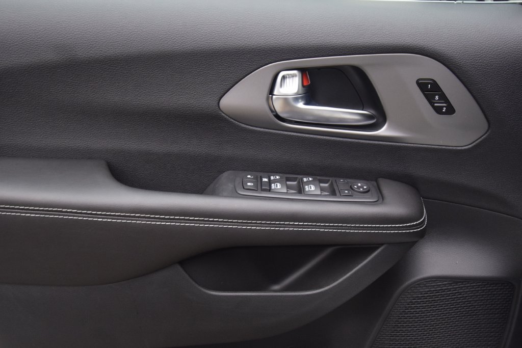 New 2027 Chrysler Pacifica Select FWD image 28