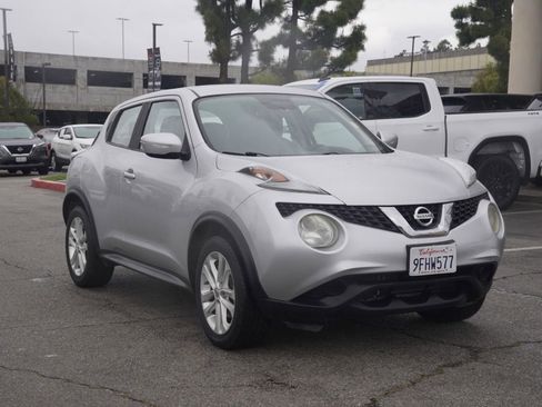 Used 2016 Nissan Juke S image 2