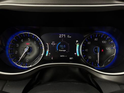 Used 2024 Chrysler Pacifica Touring-L FWD image 46