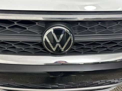 Used 2024 Volkswagen Taos SE image 9