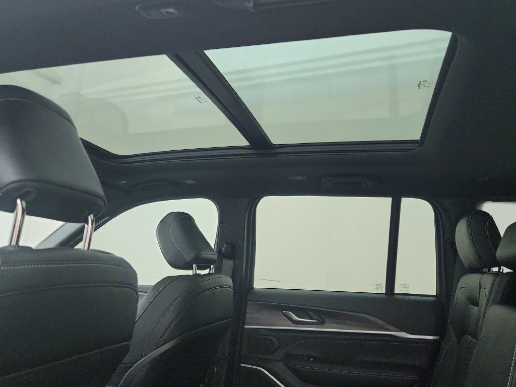 New 2027 Jeep Grand Cherokee Limited AWD/4WD image 31