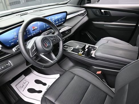 Used 2025 Buick Enclave Sport Touring FWD image 18