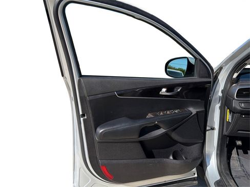 Used 2017 Kia Sorento LX image 19