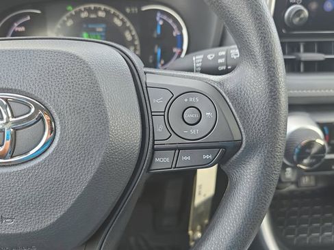 Used 2025 Toyota RAV4 LE image 17