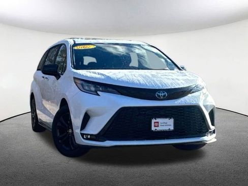 Certified 2025 Toyota Sienna XSE image 2