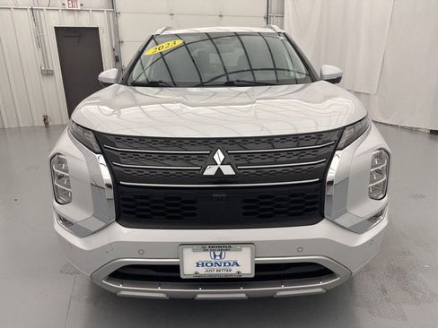 Used 2023 Mitsubishi Outlander SEL FWD image 2