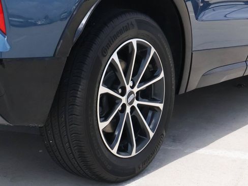 Used 2025 Cadillac XT4 Sport w/ Technology Package FWD image 12