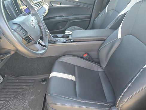 Certified 2025 Toyota Camry SE image 9