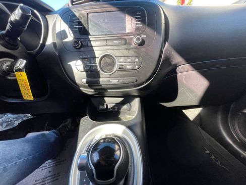 Used 2017 Kia Soul + image 15