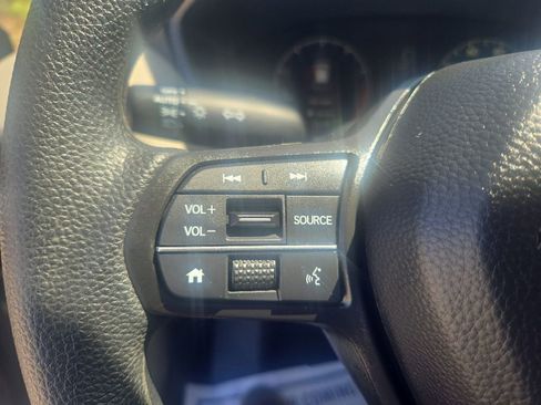 Used 2025 Honda HR-V LX image 5