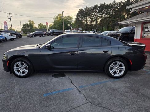 Used 2018 Dodge Charger SXT RWD image 10