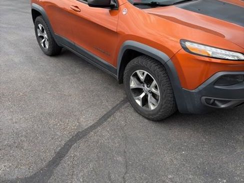 Used 2016 Jeep Cherokee Trailhawk w/ Comfort/Convenience Group AWD/4WD image 7