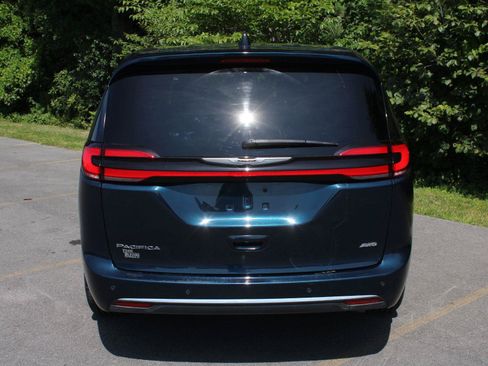 Used 2025 Chrysler Pacifica Select AWD/4WD image 6