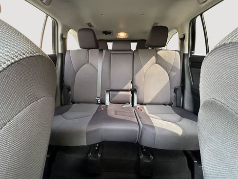 Used 2023 Toyota Highlander LE image 13