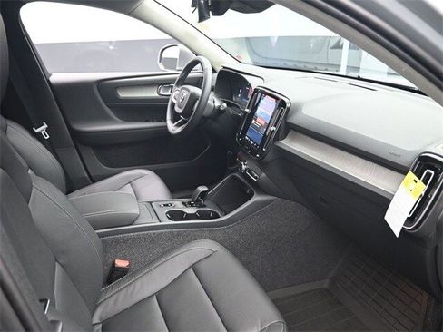 New 2025 Volvo XC40 B5 Core w/ Protection Package Premier image 27