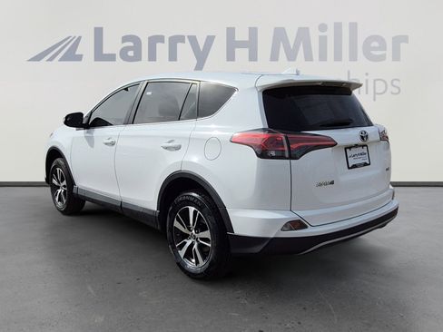 Used 2018 Toyota RAV4 XLE image 3