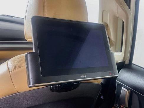 Used 2023 Kia Carnival LX FWD image 26