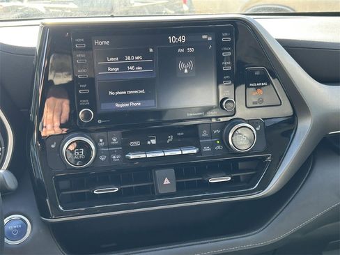 Used 2021 Toyota Highlander XLE image 22