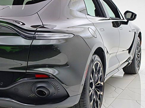 Used 2021 Aston Martin DBX AWD/4WD image 11