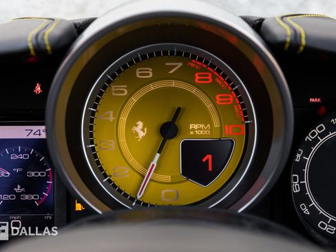 Used 2015 Ferrari California T image 25