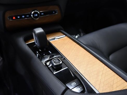 Used 2023 Volvo XC90 B6 Plus image 22