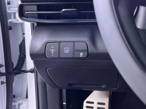 Used 2025 Hyundai Elantra SEL image 28