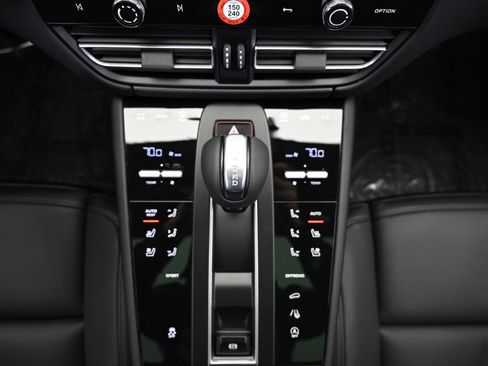 Used 2025 Porsche Macan image 44