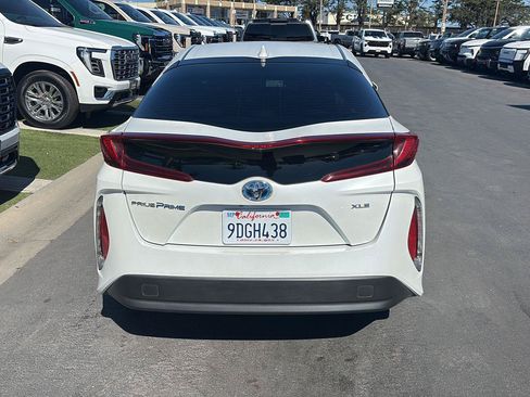 Used 2022 Toyota Prius Prime XLE FWD image 3