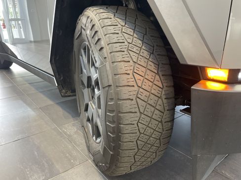 Used 2024 Tesla Cybertruck Cyberbeast AWD/4WD image 13