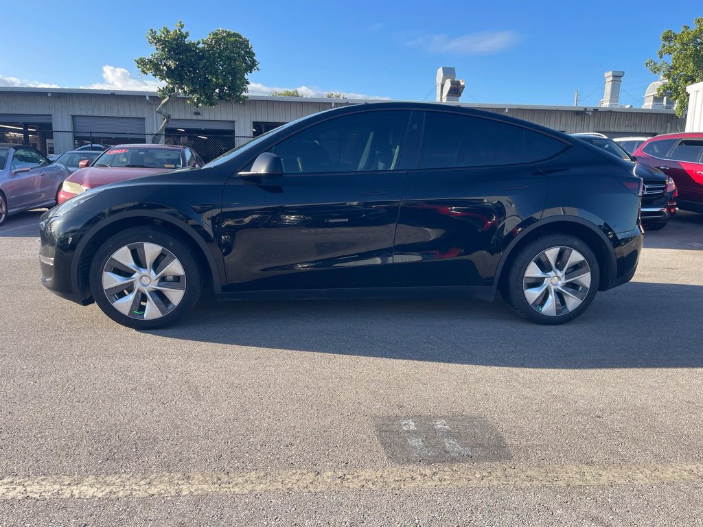 Used 2023 Tesla Model Y Long Range AWD/4WD image 2