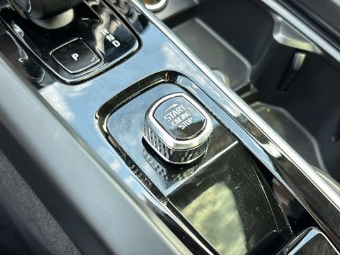 Certified 2025 Volvo XC60 B5 Plus AWD/4WD image 14