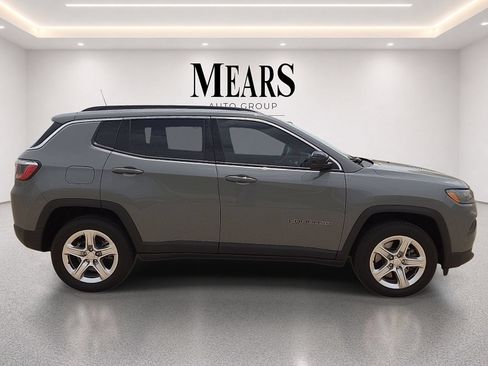 Used 2024 Jeep Compass Latitude w/ Sun and Sound Group AWD/4WD image 6