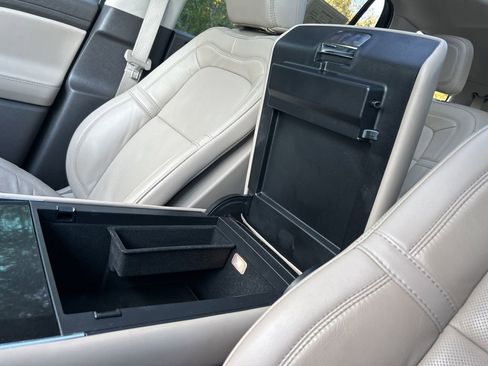 Used 2023 Lincoln Aviator Reserve w/ Equipment Group 201A image 38