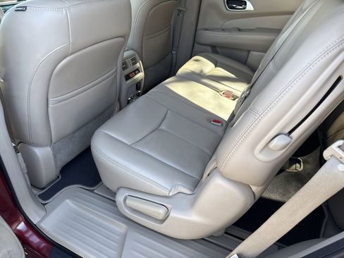 Used 2015 Nissan Pathfinder Platinum w/ Family Entertainment Package image 30