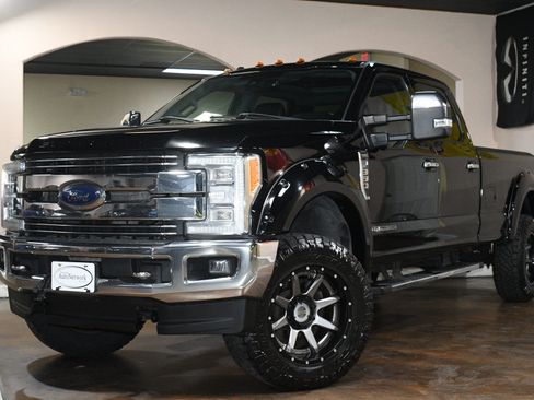 Used 2018 Ford F350 Lariat w/ Lariat Ultimate Package AWD/4WD image 4