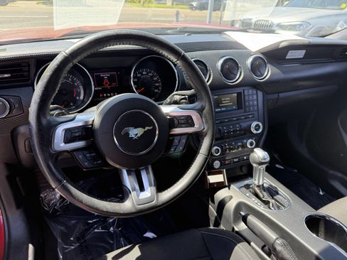 Used 2017 Ford Mustang Coupe RWD image 12