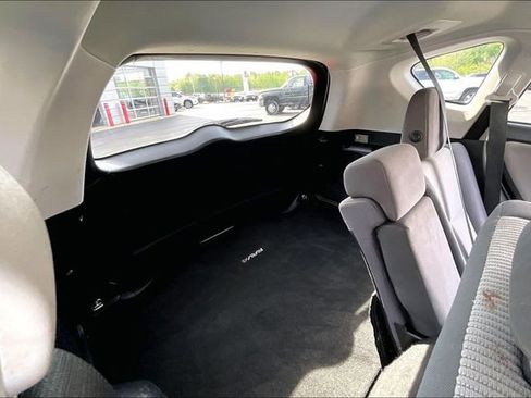 Used 2015 Toyota RAV4 LE FWD image 28