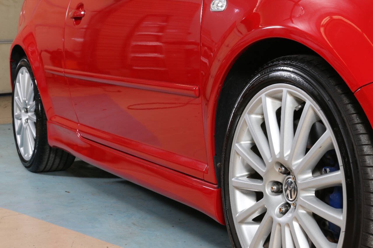 Used 2004 Volkswagen R32 AWD/4WD image 2