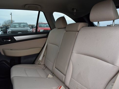 Used 2019 Subaru Outback 2.5i Premium image 7