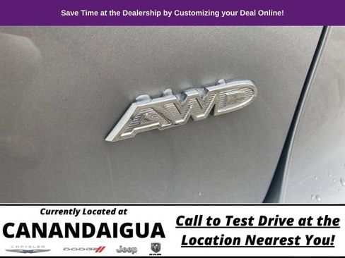 Used 2021 Chrysler Pacifica Touring-L image 34