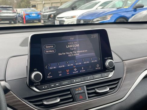 Used 2025 Nissan Altima 2.5 SV image 20