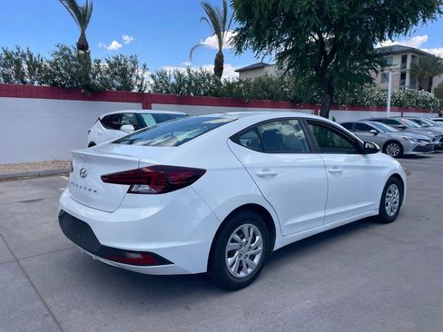 Used 2020 Hyundai Elantra SE w/ Cargo Package (C1) FWD image 2