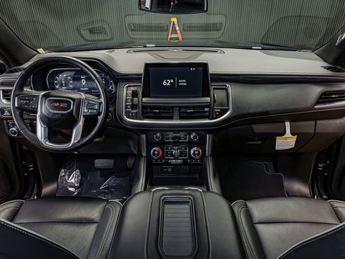 Used 2024 GMC Yukon XL SLT w/ SLT Luxury Package image 15