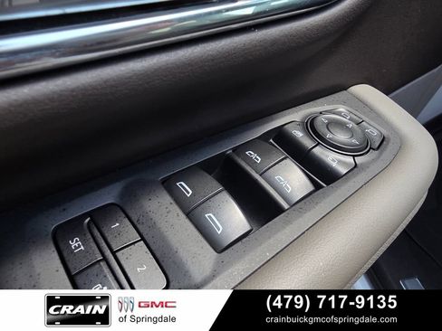Used 2023 GMC Yukon XL SLT w/ SLT Luxury Package AWD/4WD image 12