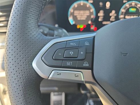 New 2026 Volkswagen Tiguan SE R-Line FWD image 23