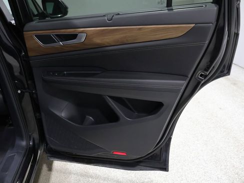 Used 2025 Volkswagen Atlas SE image 20