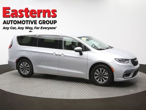 Used 2023 Chrysler Pacifica Touring-L FWD image 49