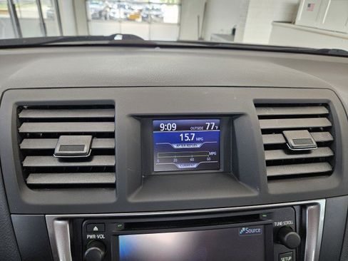 Used 2013 Toyota Highlander Plus FWD image 24