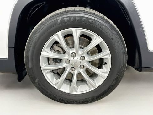 Used 2020 Jeep Cherokee Latitude FWD image 7