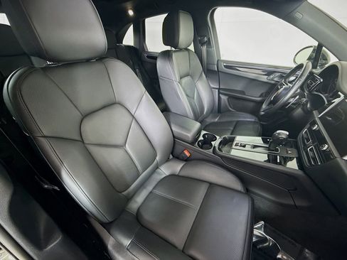 Certified 2023 Porsche Macan image 27